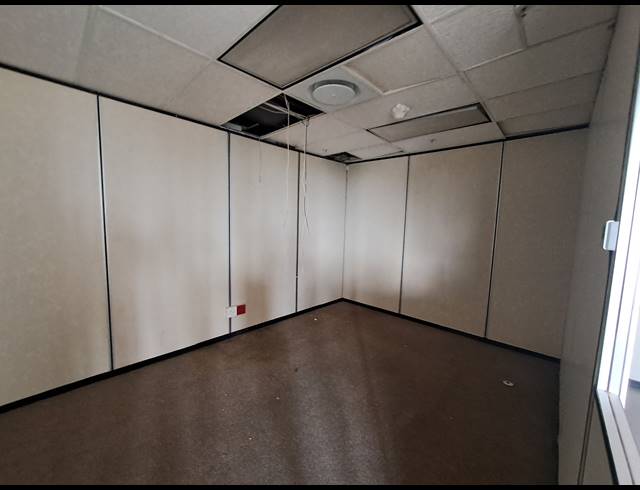 143M² OFFICE TO LET IN DUNKELD WEST